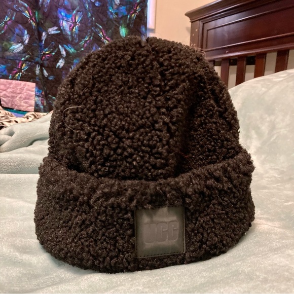 UGG hat - Picture 2 of 2